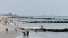 NEW YORK -  Blick über den Strand in Richtung Brighton Beach, heute leben dort hauptsächlich russische, ukrainische und jüdische Immigranten 
